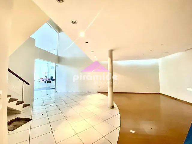Loja com 864m², para alugar, no bairro Jardim Primavera em Caraguatatuba