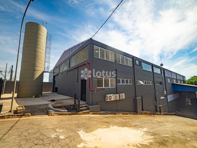 Galpão / Barracão com 1800m², à venda, no bairro Chácara do Solar I (Fazendinha) em Santana de Parnaíba