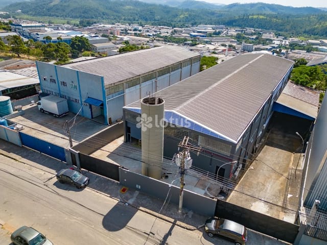 Galpão / Barracão com 1800m², à venda, no bairro Chácara do Solar I (Fazendinha) em Santana de Parnaíba