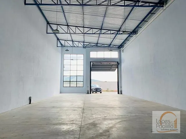 Galpão / Barracão com 300m², para alugar, no bairro Parque Hortencias em Bom Jesus dos Perdões