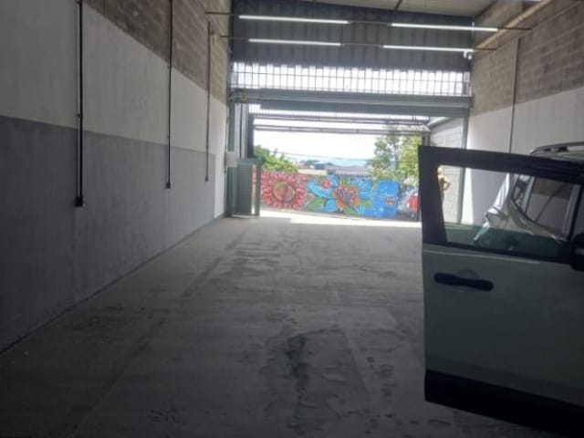 Galpão / Barracão com 225m², à venda, no bairro Jardim Santo Estêvão em Carapicuíba