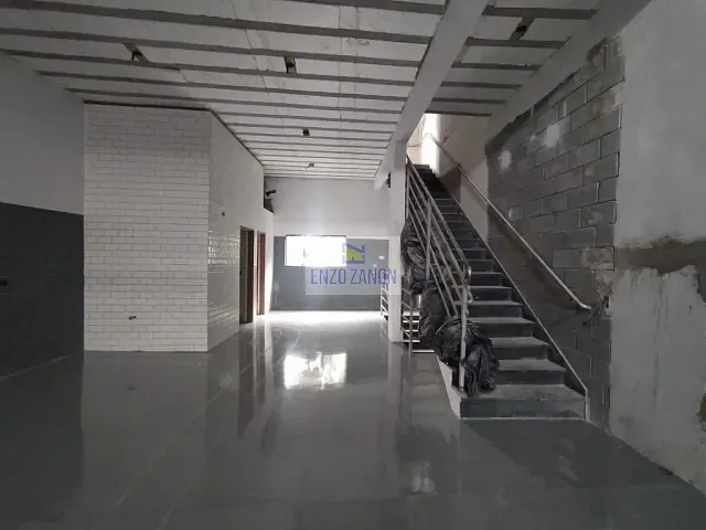 Galpão / Barracão com 400m², para alugar, no bairro Vila Euro em São Bernardo do Campo