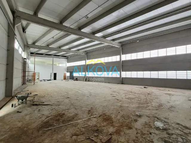 Galpão / Barracão com 808m², à venda ou para alugar, no bairro Jardim Rio Comprido em Jacareí