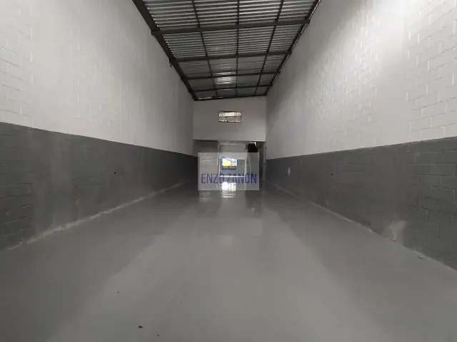 Galpão / Barracão com 400m², para alugar, no bairro Vila Euro em São Bernardo do Campo