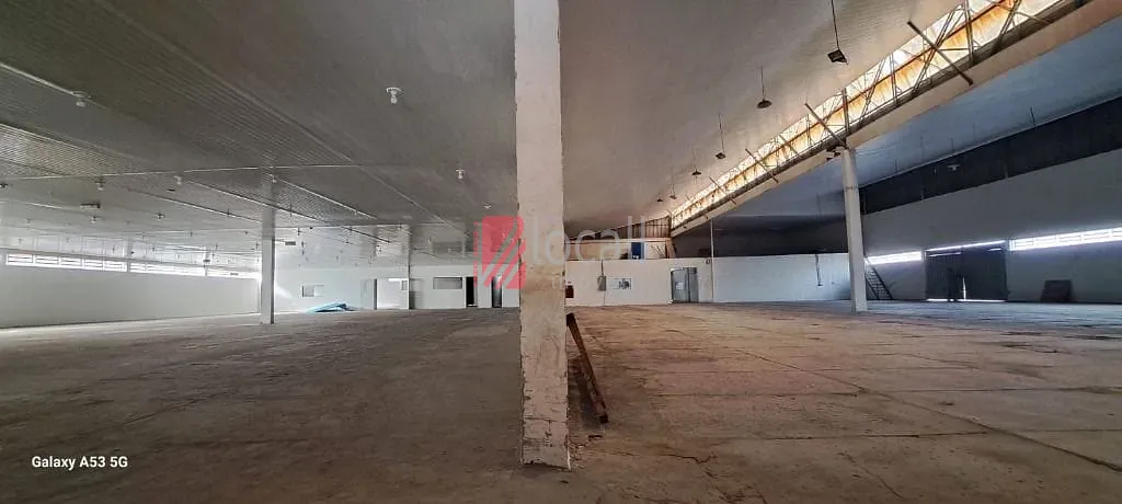Galpão / Depósito / Armazém  à venda e aluguel, 2030m² — foto 2 de 21