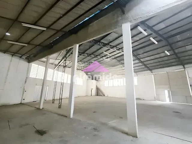 Galpão / Barracão com 1000m², à venda ou para alugar, no bairro Jardim Satélite em São José dos Campos
