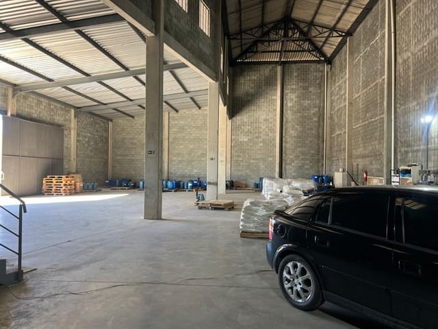 Galpão / Barracão com 1200m², para alugar, no bairro Jardim Nina (Fazendinha) em Santana de Parnaíba