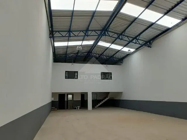 Galpão / Barracão com 280m², para alugar, no bairro Jardim Sônia Maria em Mauá