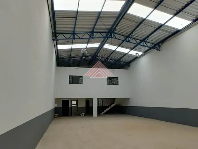 Galpão / Barracão com 280m², para alugar, no bairro Jardim Sônia Maria em Mauá