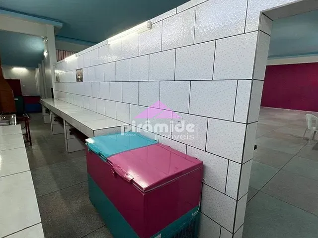 Galpão / Barracão com 500m², à venda, no bairro Jardim Altos de Santana em São José dos Campos