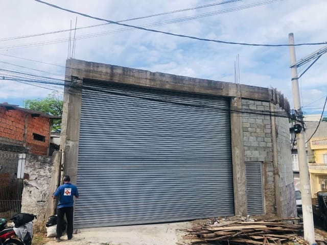 Galpão / Barracão com 246m², para alugar, no bairro Jardim Planalto em Carapicuíba