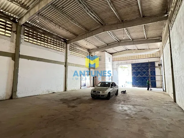 Galpão / Barracão com 360m², para alugar, no bairro Afogados em Recife