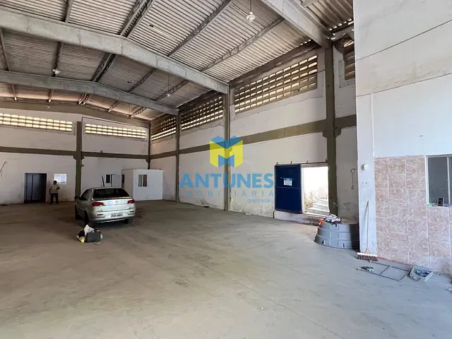 Galpão / Barracão com 360m², para alugar, no bairro Afogados em Recife
