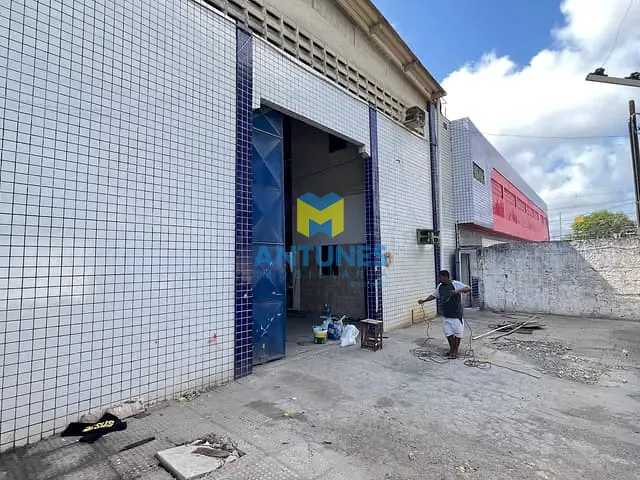 Galpão / Barracão com 360m², para alugar, no bairro Afogados em Recife