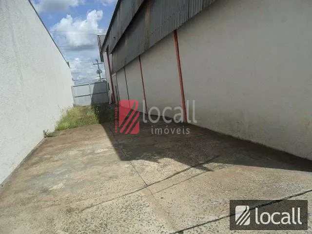 Galpão / Depósito / Armazém  à venda, 1400m² — foto 3 de 11