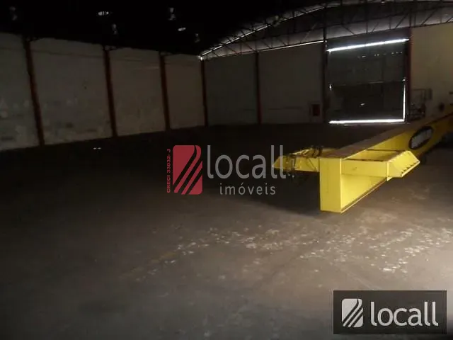 Galpão / Depósito / Armazém  à venda, 1400m² — foto 2 de 11