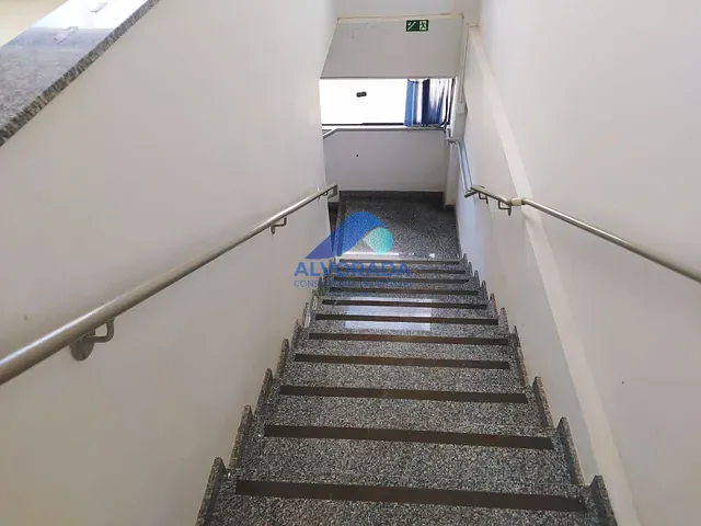 Galpão / Barracão com 1050m², para alugar, no bairro Eldorado em São José dos Campos