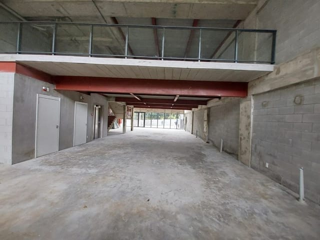 Galpão / Barracão com 933m², à venda, no bairro Pinheiros em São Paulo