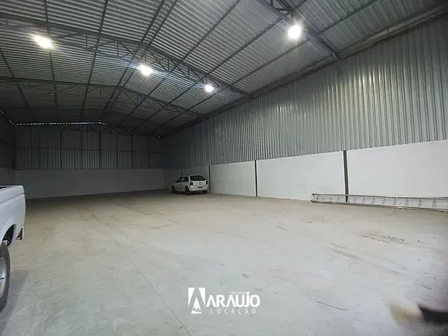 Galpão / Barracão com 300m², para alugar, no bairro Quilômetro Doze em Itajaí