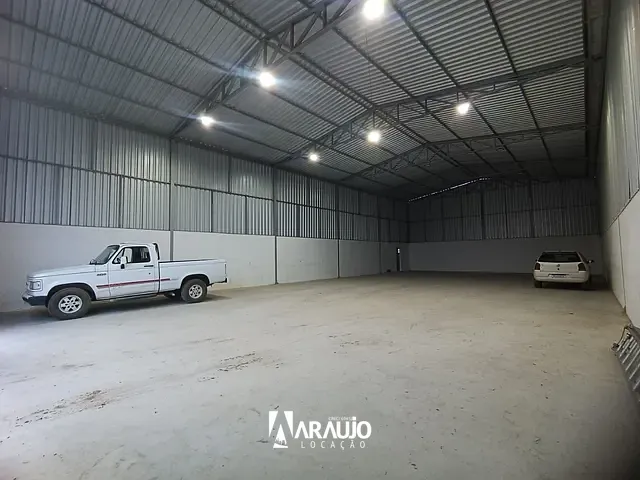 Galpão / Barracão com 300m², para alugar, no bairro Quilômetro Doze em Itajaí