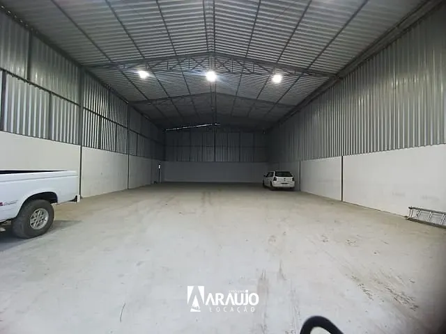 Galpão / Barracão com 300m², para alugar, no bairro Quilômetro Doze em Itajaí