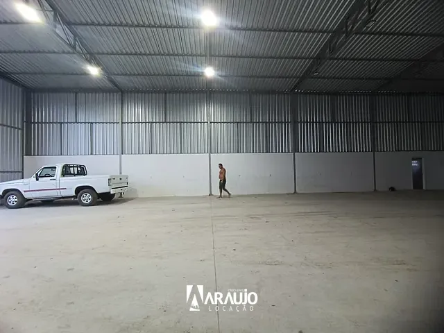 Galpão / Barracão com 300m², para alugar, no bairro Quilômetro Doze em Itajaí