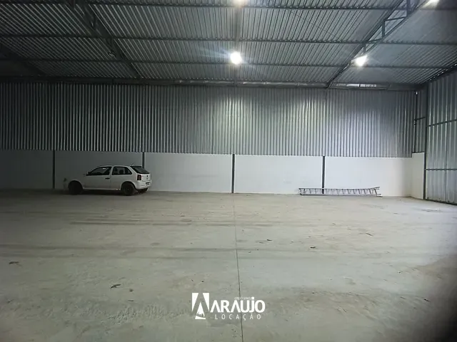 Galpão / Barracão com 300m², para alugar, no bairro Quilômetro Doze em Itajaí