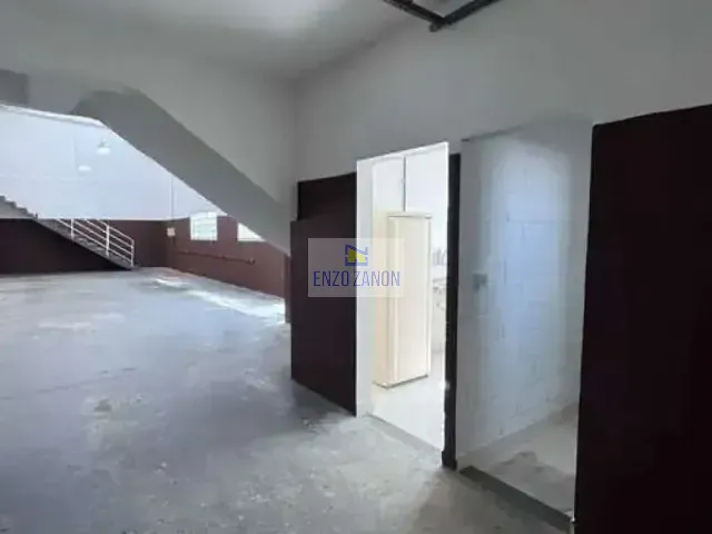 Galpão / Barracão com 300m², para alugar, no bairro Nova Petrópolis em São Bernardo do Campo