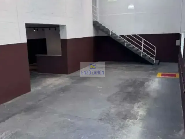 Galpão / Barracão com 300m², para alugar, no bairro Nova Petrópolis em São Bernardo do Campo