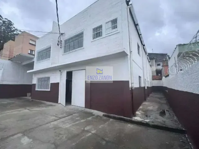 Galpão / Barracão com 300m², para alugar, no bairro Nova Petrópolis em São Bernardo do Campo