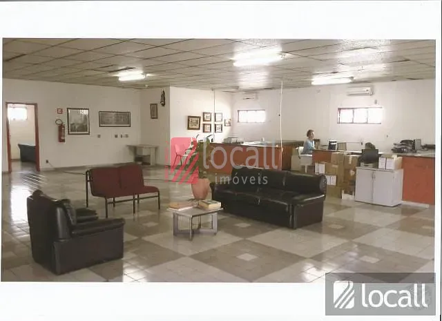 Galpão / Depósito / Armazém  à venda, 2400m² — foto 2 de 15