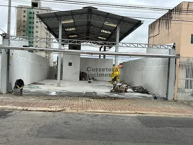 Galpão / Barracão com 250m², para alugar, no bairro Jardim Satélite em São José dos Campos