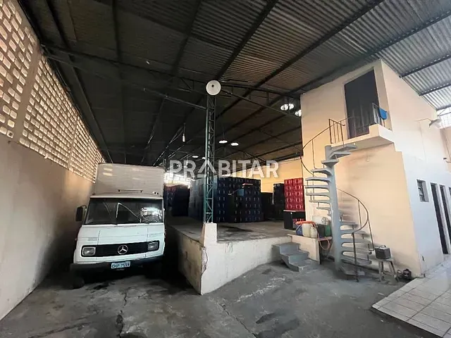Galpão / Barracão com 375m², para alugar, no bairro Ayrosa em Osasco
