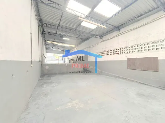 Galpão / Barracão com 330m², para alugar, no bairro Vila Bancária em São Paulo