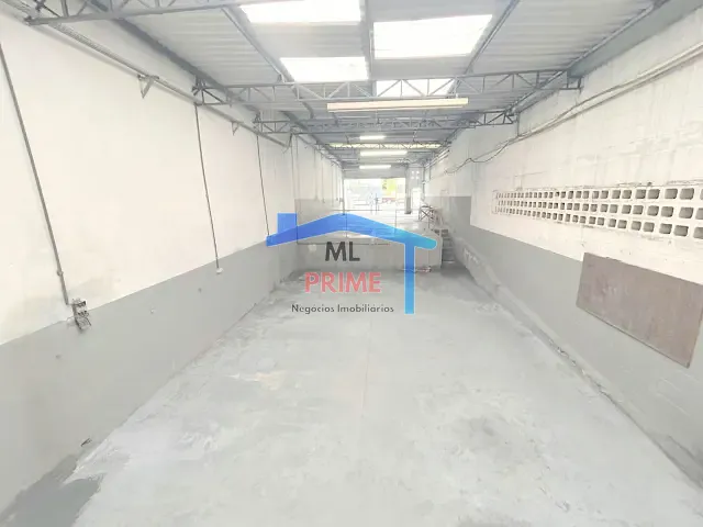 Galpão / Barracão com 330m², para alugar, no bairro Vila Bancária em São Paulo