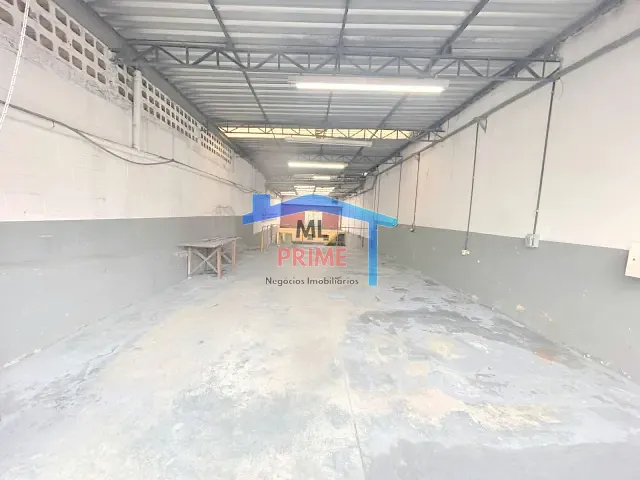 Galpão / Barracão com 330m², para alugar, no bairro Vila Bancária em São Paulo