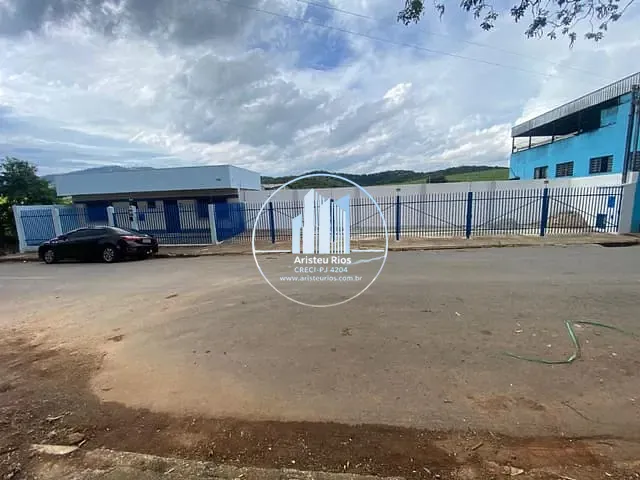 Galpão / Barracão com 968m², para alugar, no bairro São João em Pouso Alegre