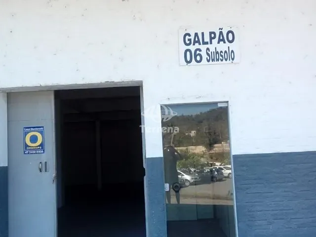 Galpão / Barracão com 689m², para alugar, no bairro Salto do Norte em Blumenau