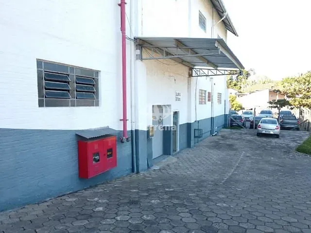 Galpão / Barracão com 689m², para alugar, no bairro Salto do Norte em Blumenau