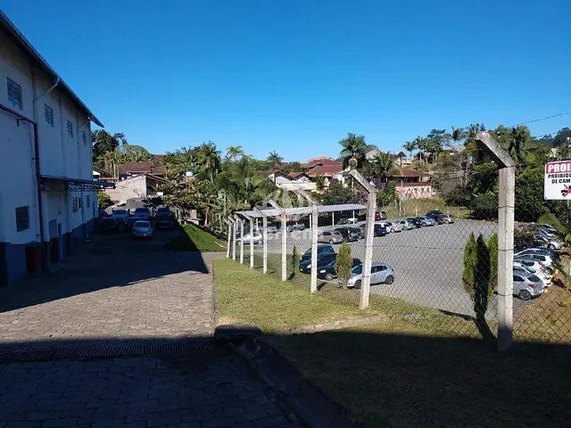 Galpão / Barracão com 689m², para alugar, no bairro Salto do Norte em Blumenau