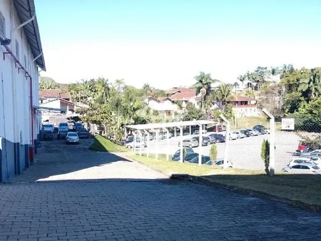 Galpão / Barracão com 689m², para alugar, no bairro Salto do Norte em Blumenau
