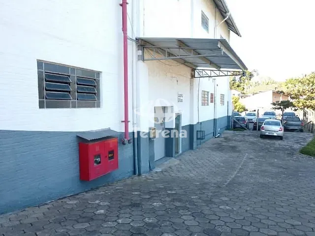 Galpão / Barracão com 689m², para alugar, no bairro Salto do Norte em Blumenau