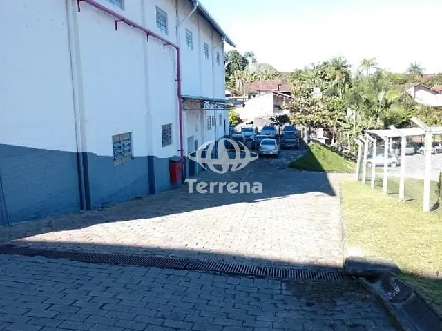 Galpão / Barracão com 689m², para alugar, no bairro Salto do Norte em Blumenau