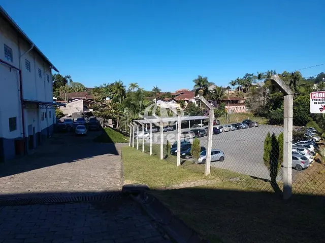 Galpão / Barracão com 689m², para alugar, no bairro Salto do Norte em Blumenau