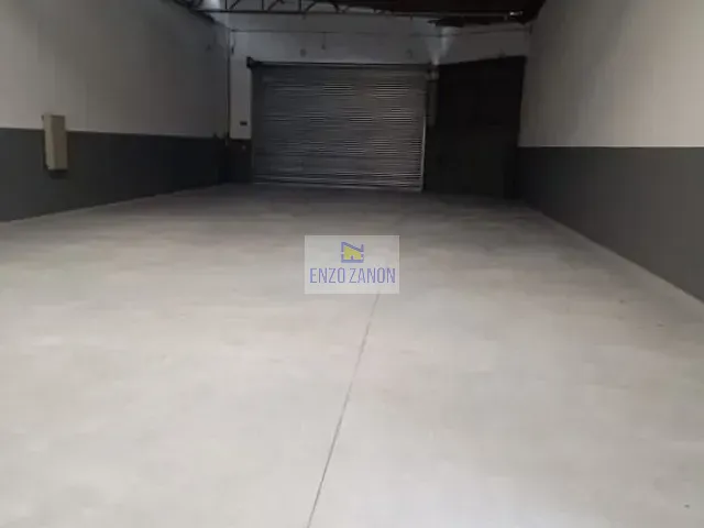 Galpão / Barracão com 300m², para alugar, no bairro Jardim Bom Pastor em Santo André