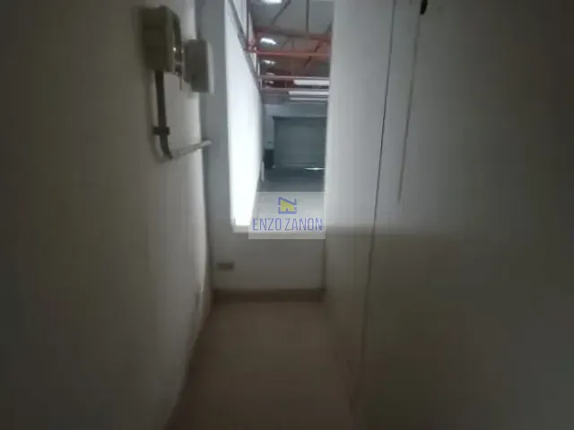 Galpão / Barracão com 300m², para alugar, no bairro Jardim Bom Pastor em Santo André