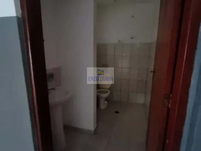Galpão / Barracão com 300m², para alugar, no bairro Jardim Bom Pastor em Santo André