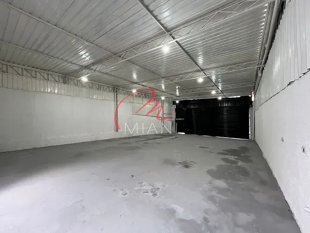 Galpão / Barracão com 300m², para alugar, no bairro Jardim Esmeralda em São Paulo