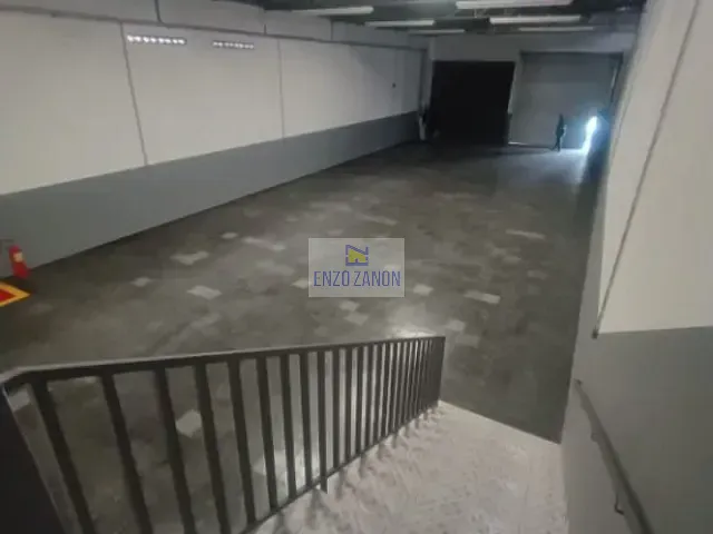 Galpão / Barracão com 300m², para alugar, no bairro Jardim Bom Pastor em Santo André