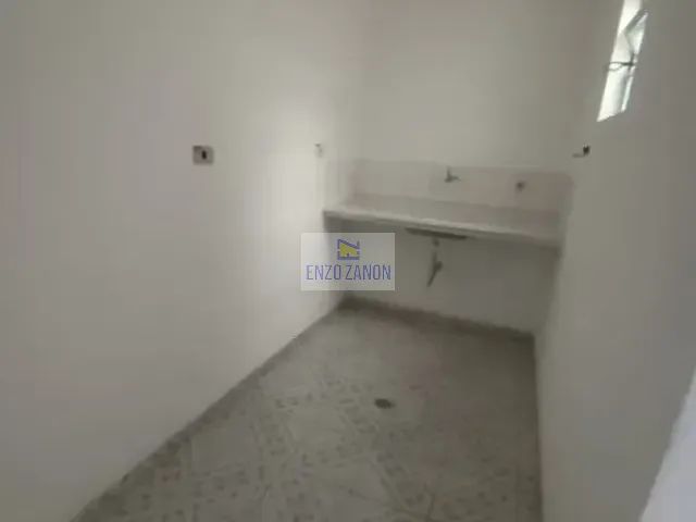 Galpão / Barracão com 300m², para alugar, no bairro Jardim Bom Pastor em Santo André